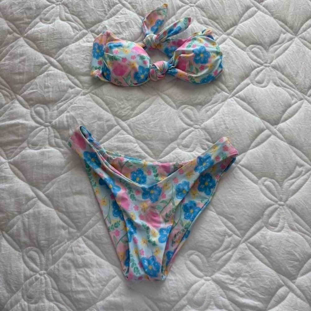 Grey‎ bandit x Ana stowell bikini set